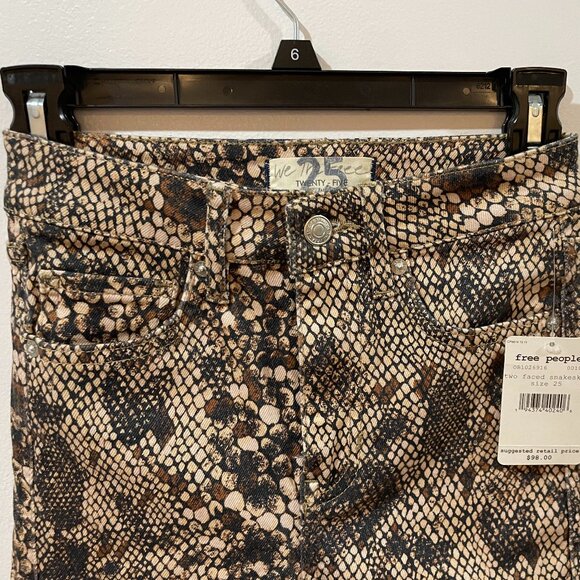 Free People "We The Free" Snake  Animal Print Raw Hem Jeans Sz 25 NWT Retail $98 - Picture 10 of 13